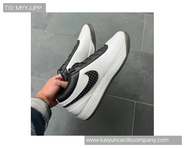 塔克晒出喷泡配色Book1PE球鞋引发热议超越布克本人魅力 塔克晒出喷泡配色Book1PE球鞋引发热议超越布克本人魅力