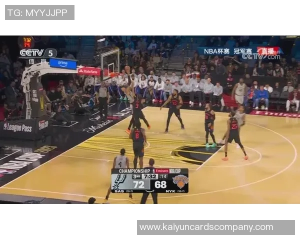 文班在挡拆后华丽转身空接背扣展现惊人弹跳与技巧