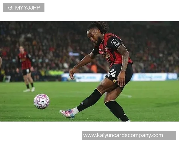 曼联全力追逐塞梅尼奥愿意调整战术与阵型以达成目标