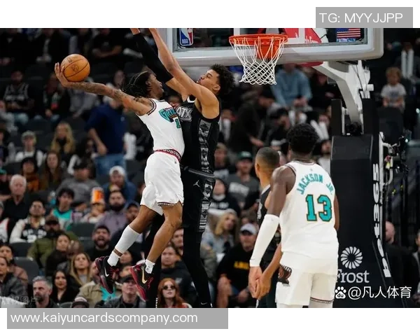 文班亚马上半场表现亮眼9投4中贡献10分5篮板1盖帽