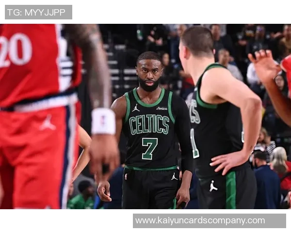 杰伦布朗半场表现出色16投7中贡献16分5篮板3助攻正负值高达22