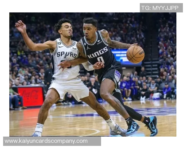 福克斯半场火力全开11投6中斩获15分4篮板4助攻表现出色 福克斯半场火力全开11投6中斩获15分4篮板4助攻表现出色